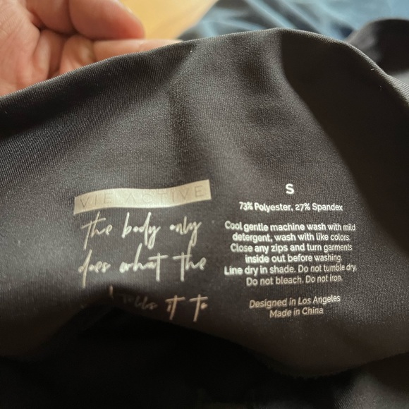 Vie Active (La Vie en Rose) Small Black Workout Leggings - Picture 2 of 3